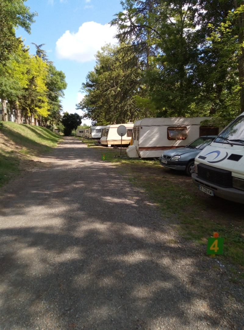 Emplacement pour caravanes et camping-cars
